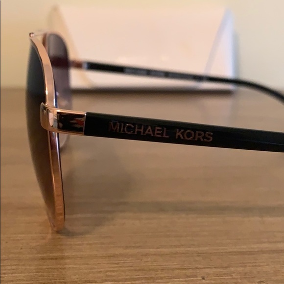 Perfect condition Michael Kors aviator sunglasses - Picture 6 of 7